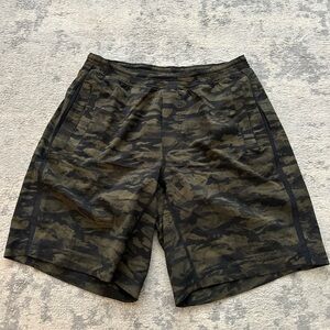 Lululemon Pace Breaker Lined Shorts Size L 9” Inseam Green/Black Camo